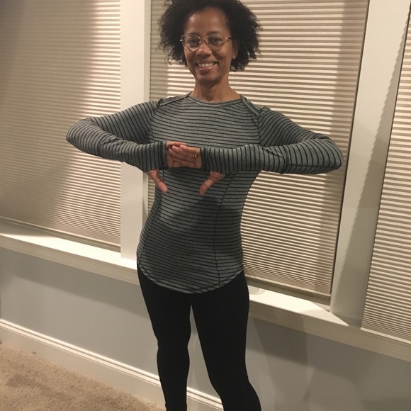 Workout/Exercise top - Picture 2 of 3